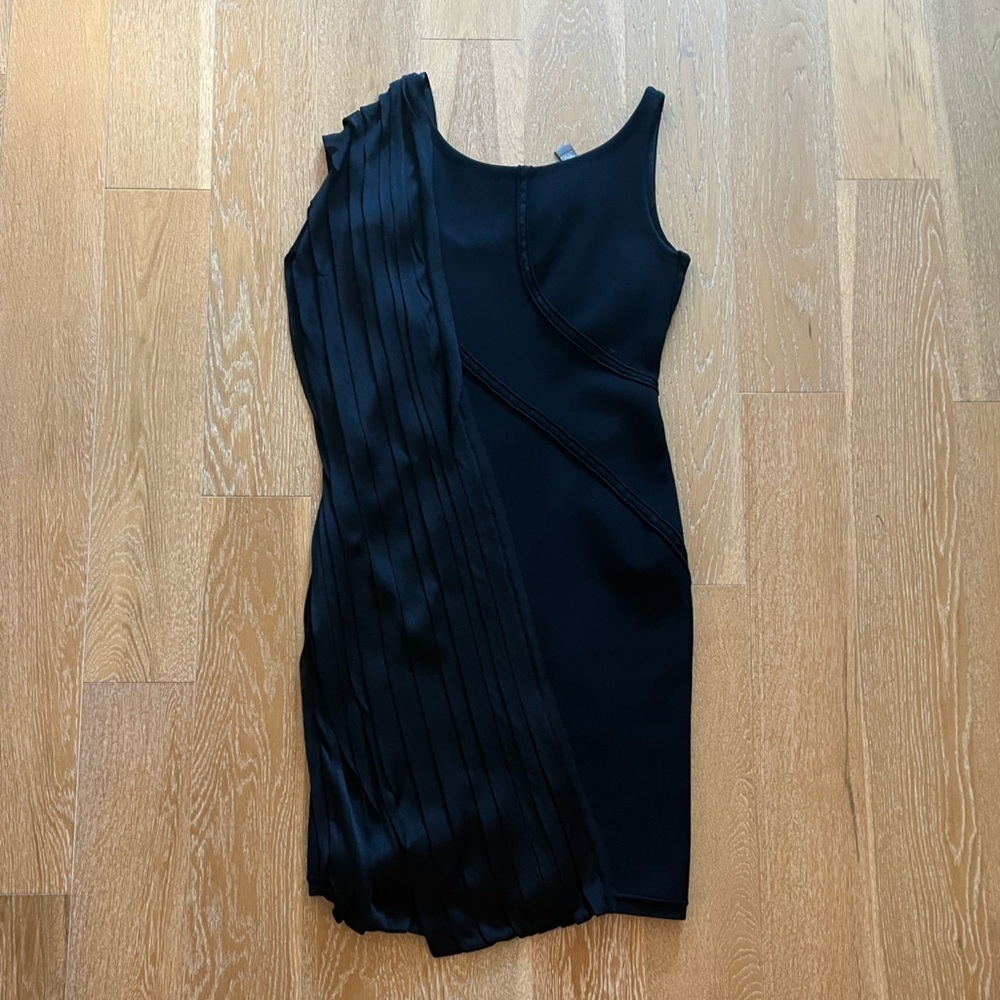 Beautifully structured black mini asymmetrical dress Zac Posen - Picture 7 of 17